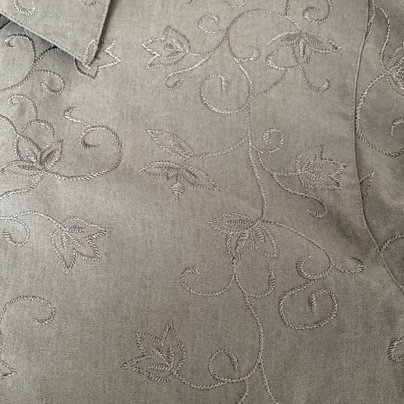 Talbots Olive Green Embroidered Shirt. Large. Beautiful Buttons. - Picture 6 of 10